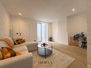 <p>Volledig gerenoveerde stadswoning met 3 slaapkamers en afgewerkte zolder op een rustige ligging.<span></span></p>
<p>Deze instapklare woning omvat volgende indeling op het gelijkvloers: inkomhal , gezellige en lichtrijke leefruimte, volledig uitgeruste keuken met eetplaats en een aangename buitenkoer waar u in alle rust kunt genieten.</p>
<p>1ste verdieping: Op de eerste verdieping bevinden zich de nachthal, twee ruime en volwaardige slaapkamers en een moderne badkamer voorzien van alle hedendaags comfort.</p>
<p>2de verdieping: volledig afgewerkte zolderverdieping die perfect dienst kan doen als extra slaapkamer, bureau, hobbyruimte of polyvalente ruimte, afhankelijk van uw wensen.</p>
<p>Troeven:</p>
<ul>
<li>Volledig gerenoveerde woning</li>
<li>Gezellige buitenkoer</li>
<li>Instapklaar</li>
<li>3 volwaardige slaapkamers</li>
<li>Volledig afgewerkte zolderverdieping met tal van mogelijkheden</li>
</ul>
<p>Voor verdere informatie of een vrijblijvend bezoek contacteer Céline op 0476/60 60 23 of mail naar celine@immax.be.<br />Stedenbouwkundige inlichtingen in aanvraag.</p>