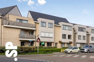 Gelijkvloers appartement in het centrum van Grobbendonk. <br /><br />Indeling: gemeenschappelijke inkomhal, leef- en eetruimte met tal van natuurlijk lichtinval en een open keuken met terrasje, één ruime slaapkamer, badkamer met een aparte bergruimte/wasruimte. Tevens beschikt het appartement nog over een ruime kelderberging.<br />Algemene onkosten: 50 euro<br />Dankzij de doodlopende straat en zijn verbindingswegen is de locatie een grote meerwaarde.<br /><br />EPC: 178 kWh/m² / label B<br /><br />Wenst u graag meer info of een bezoek? Contacteer IMMO SP op het nummer 014/51.95.00 of via grobbendonk@immosp.be