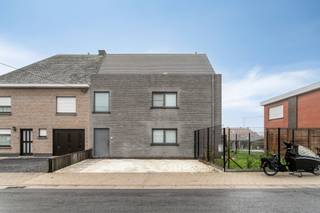 [[ DIT PAND NEEMT DEEL AAN DE ERA OPEN HUIZEN DAG OP 6/12 VAN 13:00 TOT 14:00 ]]In een doodlopende straat in een rustige, residentiële wijk van...