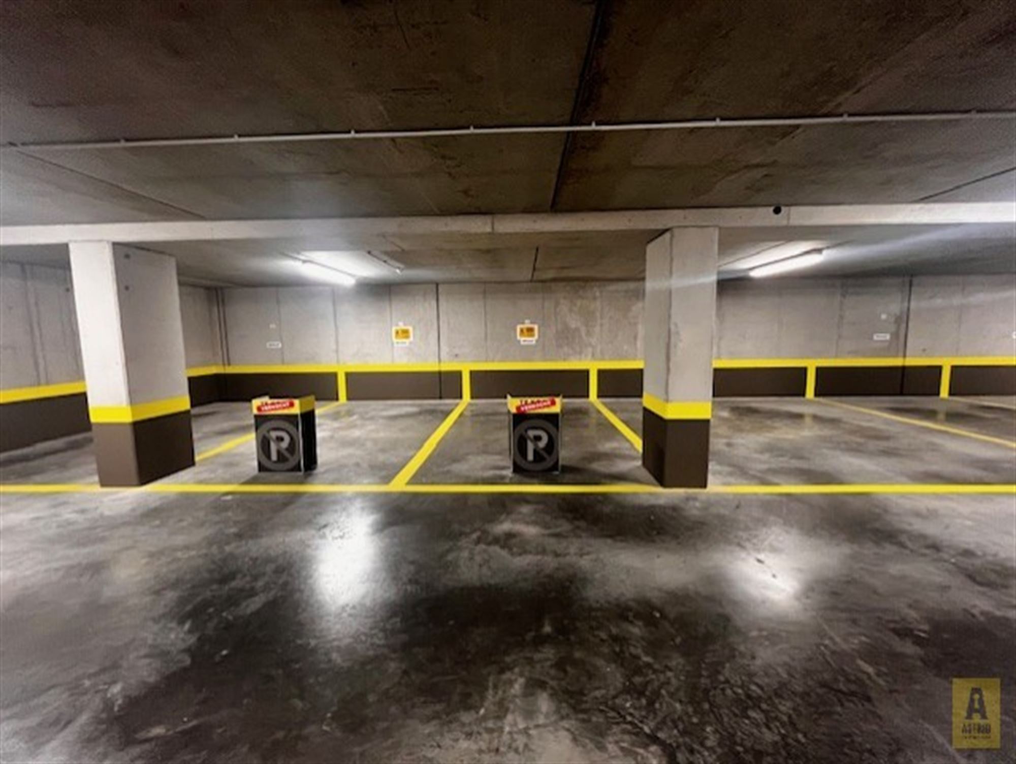 Meerdere ondergrondse parkeerplaatsen te huur in res Europe - foto 4