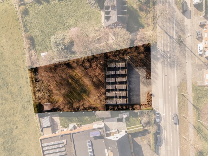 Commercieel gelegen kantoorruimte (200m2) met prive parking voor 6 wagens op 1531m2 (50 zonnepanelen met certificaten incl) - foto 2