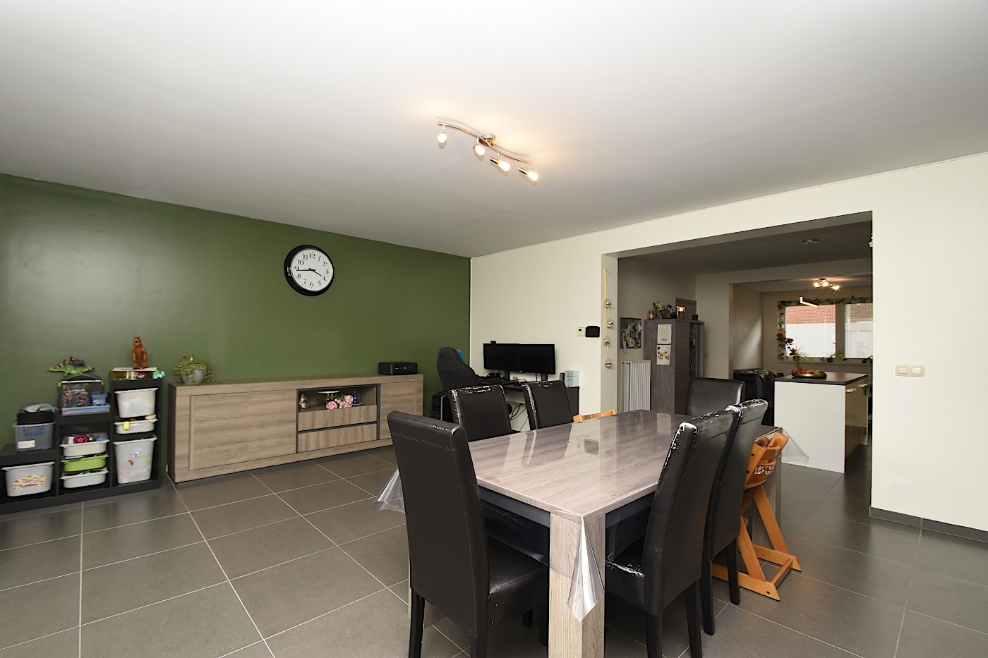 Instapklare gezinswoning met 3 slaapkamers, fietsenberging en tuin in Kruibeke - foto 2