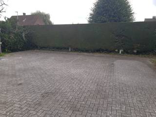 Dit tijdloos, gelijkvloers kantoor (140 m²), uitstekend gelegen langs de Molenstraat te Gavere, biedt een uitzonderlijk ruime en professionele werkomgeving. <br />Het voorste gedeelte kan perfect dienst doen als open kantoorruimte (met ontvangstruimte), en het achterliggend gedeelte dat ideaal is ingericht als afgesloten vergaderruimte met (directie)bureau. <br /><br />Kortom, een uitstekende prijs-kwaliteit-verhouding voor deze vlot bereikbare locatie in het hart van de gemeente.