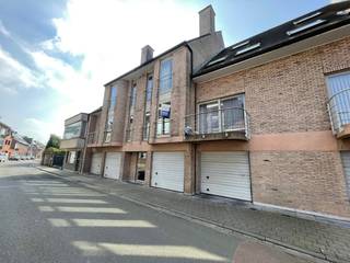 Dit appartement met twee slaapkamers geniet van een uitstekende ligging, erg centraal in Tielt.Gelegen op de eerste verdieping van de residentie en...