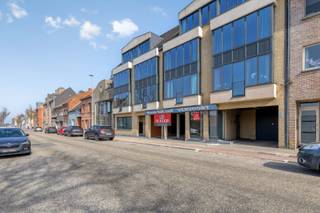 Dit uitzonderlijke handelspand heeft een ideale commerciële ligging te Dr. Van de Perrestraat 173 in Geel. Men geniet hier van een uiterst...