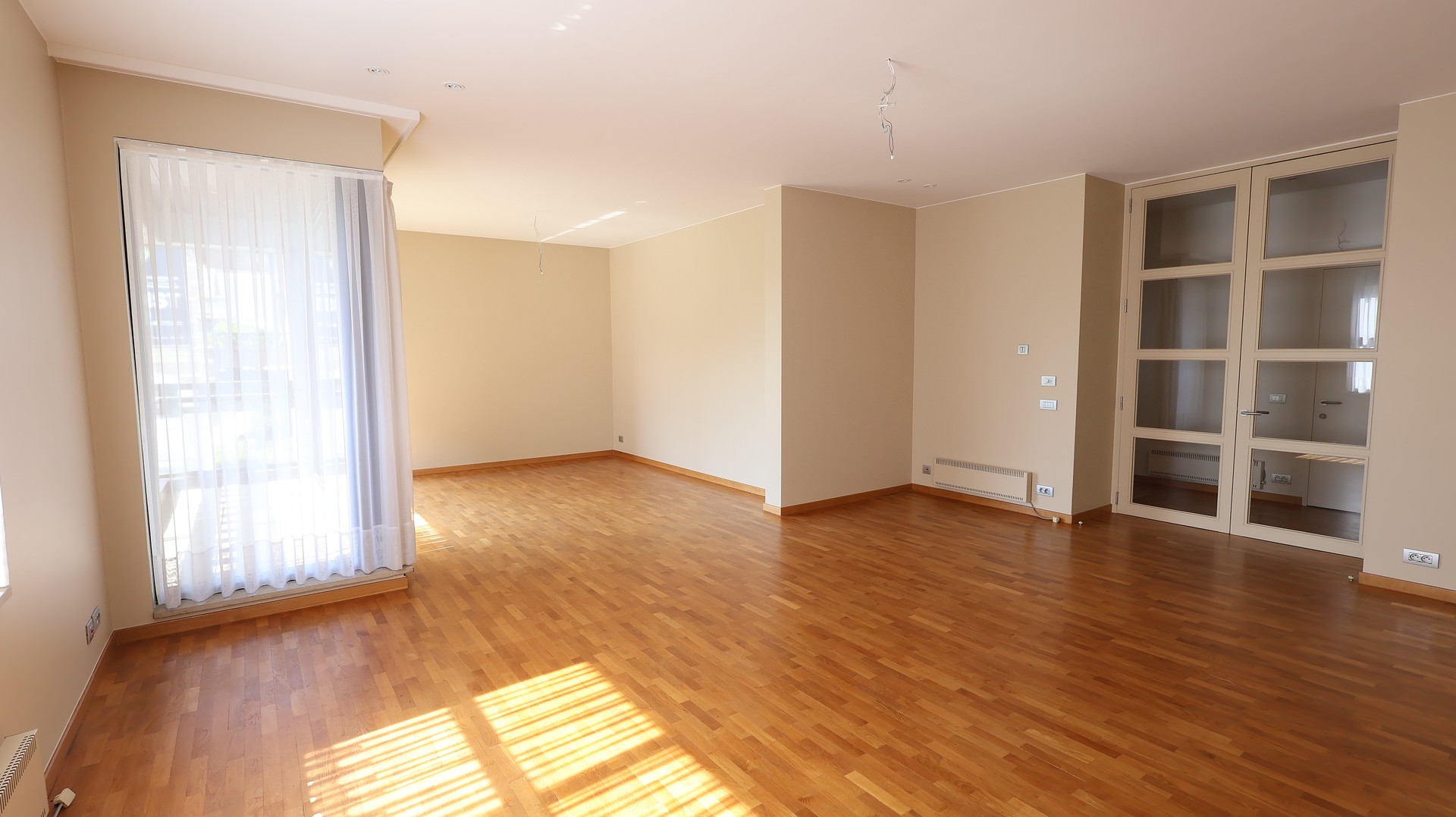Ruim en lichtrijk appartement met dubbele garage in het centrum van Roeselare - foto 3