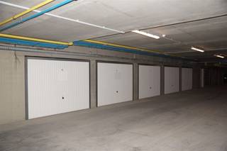 Ondergrondse garage gevestigd in de Residentie De Gouden Leeuw.De inrit van het gebouw is voorzien in de Reuzemolenstraat en via een automatische...
