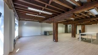 Eén van de eerste pakhuizen die in de omgeving van het Eilandje gerenoveerd werden. Mooie renovatie, met behoud van authentieke elementen, die...