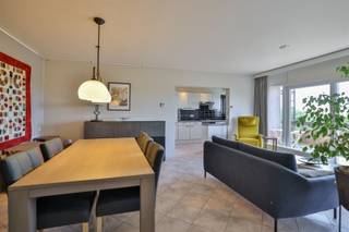 Op een rustige locatie in Edegem, omgeven door groen, bieden wij u dit energiezuinig appartement (80m²) aan met 2 slaapkamers en een...