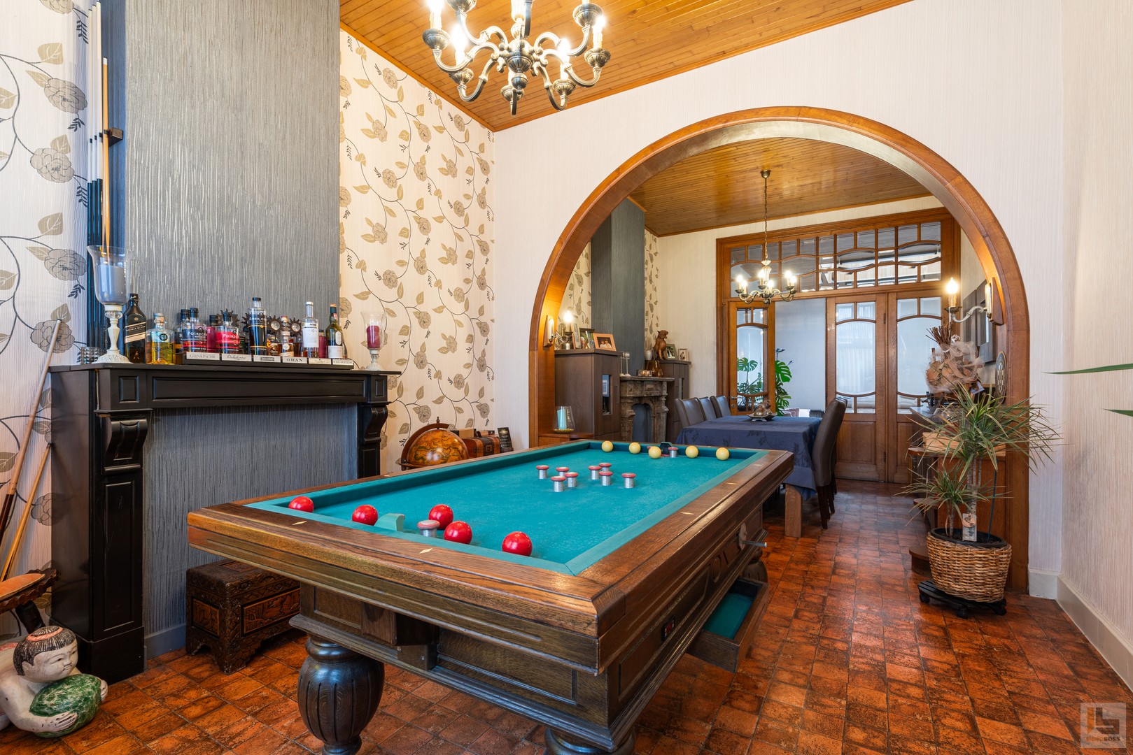 Huis met handelszaak en groot magazijn. - foto 4