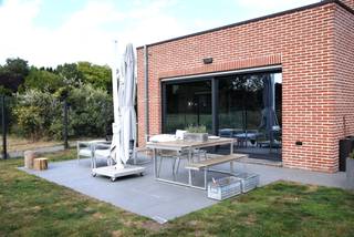 Zeer toffe, volledig gerenoveerde woning met nieuwbouwgedeelte Deze instapklare woning combineert ruimte, comfort en een eigentijdse afwerking...