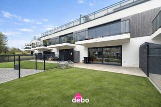 Dit instapklare gelijkvloers appartement uit 2021 combineert modern wooncomfort met een warme, gezellige sfeer.Dankzij de grote raampartijen geniet...