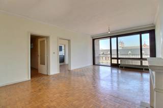 Dicht bij Montgomery Square, op de 6e verdieping van een goed onderhouden gebouw, prachtig appartement met 3 slaapkamers van 142 m² volgens PEB...