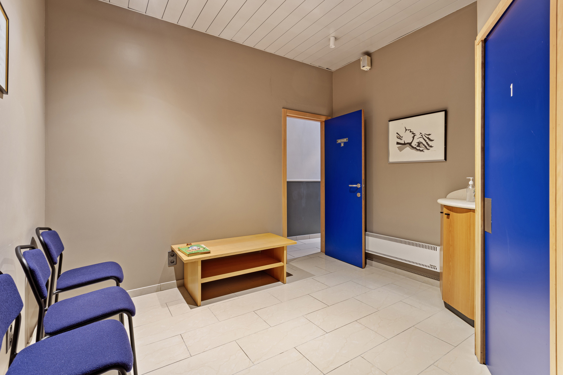 Gelijkvloerse praktijk + leefruimte en koer te centrum Halle - foto 5