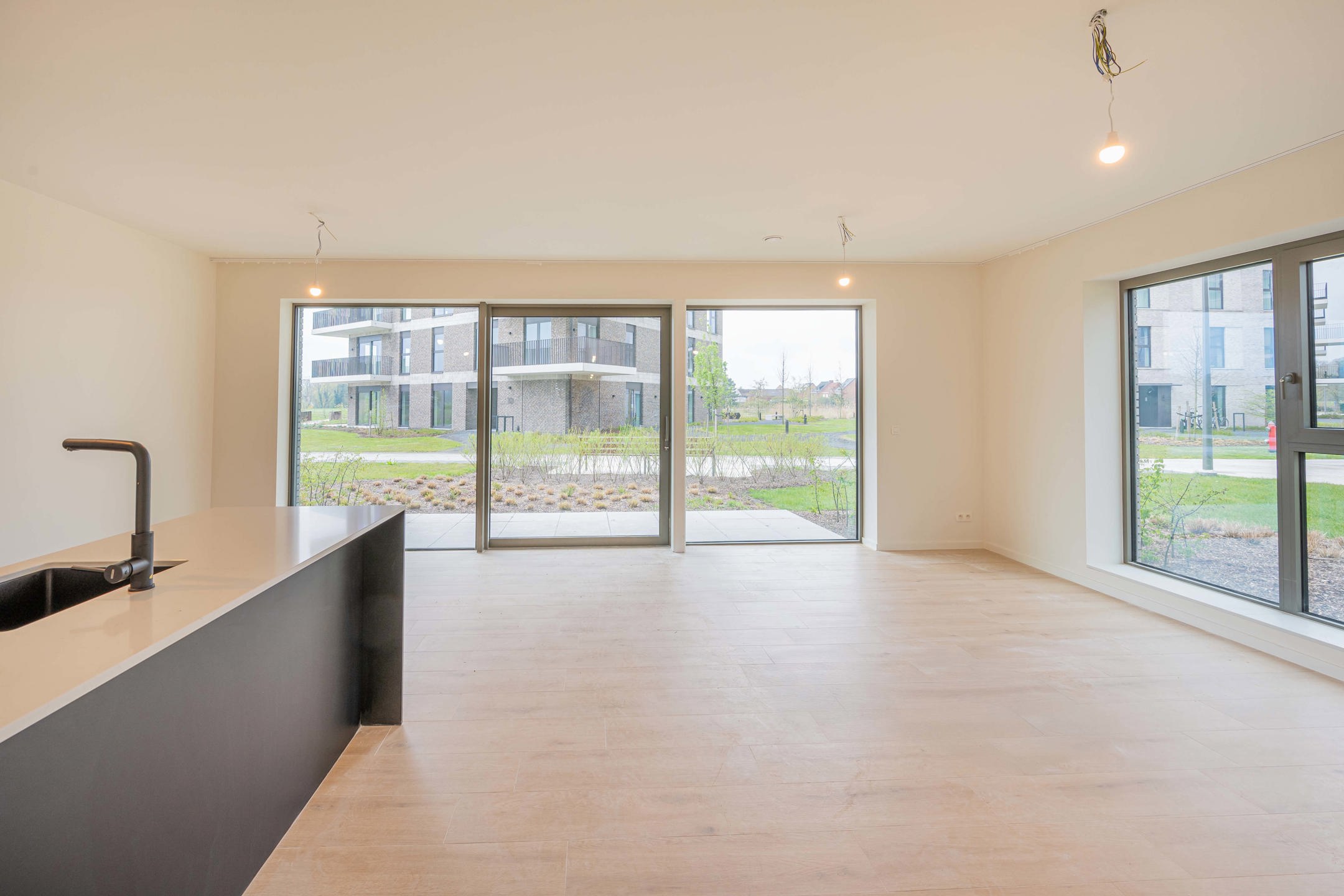 Gelijkvloersappartement met 2 slaapkamers - foto 2