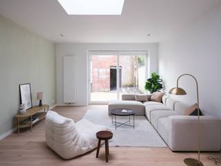 Recent gerenoveerde (2025) woning op een gunstige locatie in Gentbrugge!Mobiscore: 9,4/10!Epc-score: A (energiezuinig)Deze hedendaagse en volledig...