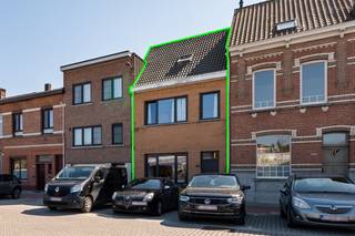 Deze gezellige woning met een mooie tuin, gelegen op de Turnhoutsebaan 439 in Wijnegem, bevindt zich vlakbij de brug en geniet van een...