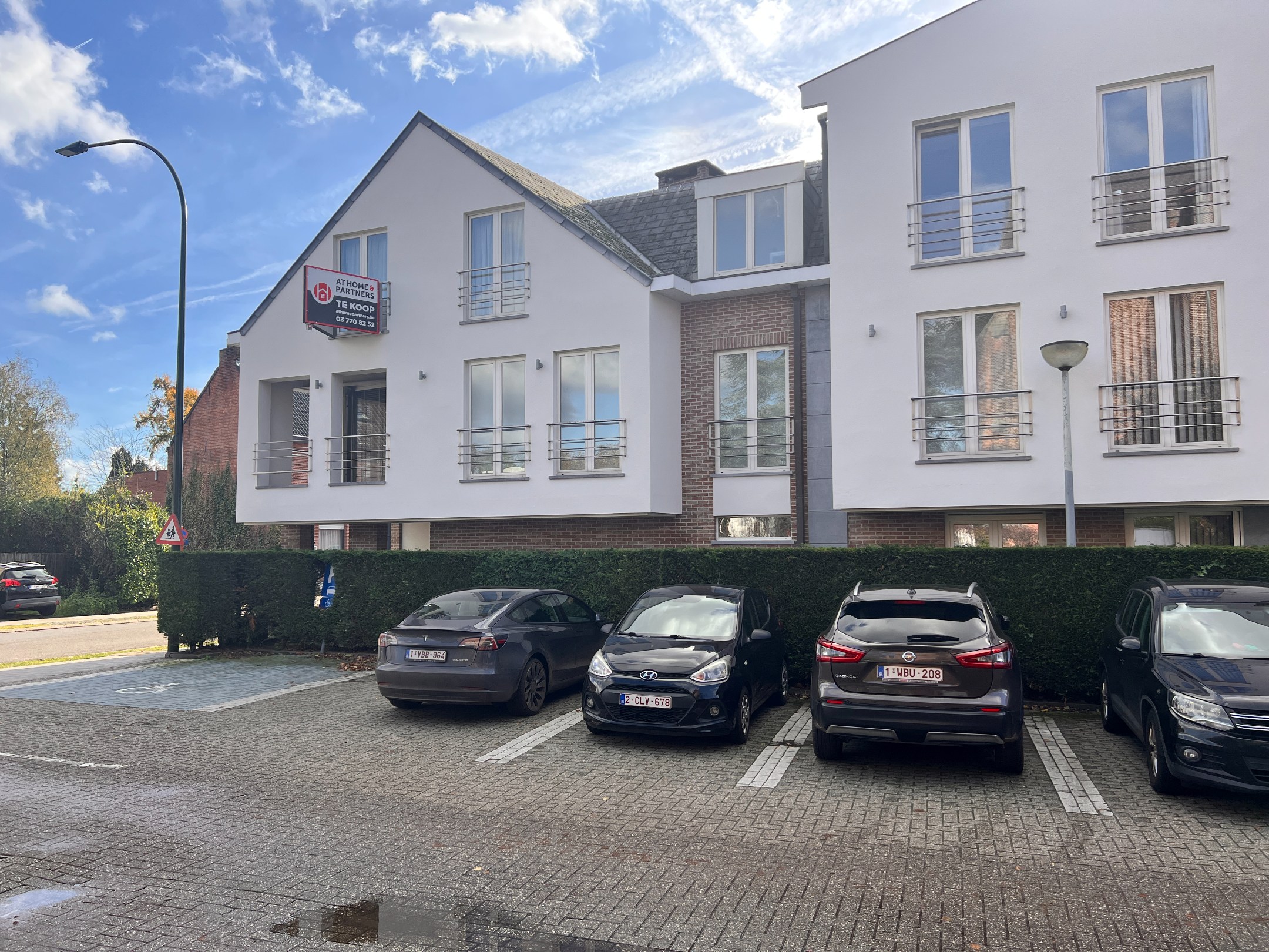 Ruim en instapklaar 2 slaapkamer appartement van 87m² met leuk overdekt terras - foto 2