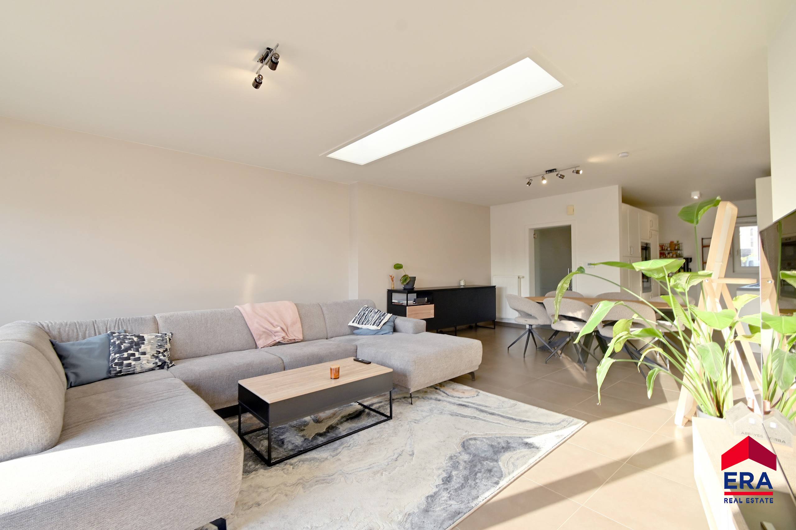 Lichtrijk en instapklare woning in hartje Eeklo te koop. - foto 5