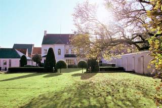 Ontdek deze prachtige, karaktervolle villa, gelegen op een uitzonderlijk perceel omringd door groen en rust 🌳✨. Een echte blikvanger in het...