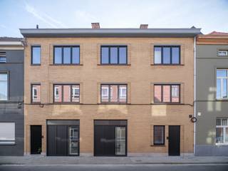 Stylishly renovated house in a prime location near Ghent SouthEPC: AMobiscore: 9.4/10This fully renovated townhouse with two bedrooms, a cozy...