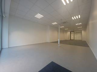 Exclusief gelegen handelsruimte in centrum DeinzeDeze handelsruimte is exclusief gelegen in de winkelstraat van Deinze, op een boogscheut van het...