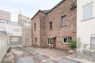 Halfopen woning met tuin, garage en 3 slaapkamers in LembeekOp zoek naar een praktische en instapklare woning in Lembeek? Deze tweegevelwoning biedt:...