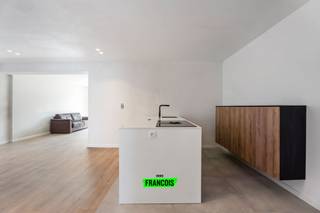 Dit charmante huis met een totale oppervlakte van 242m², gelegen in Roesbrugge, biedt een unieke kans voor wie op zoek is naar een leuke...