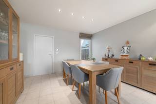 Te koop: instapklaar gesloten huis in Nieuwstraat 66, Lochristi, op korte afstand van invalswegen en in een groene, sociale omgeving. Deze woning...