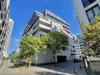 Dit stijlvolle, energiezuinig (D) en lichtrijke appartement, gelegen op de vierde verdieping van de moderne residentie "Manhattan View"...