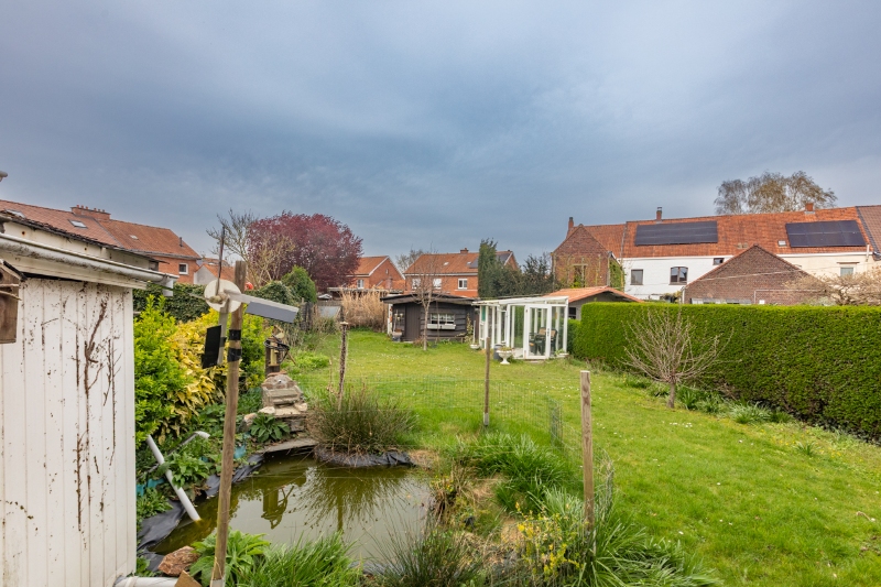 Te moderniseren woning  met 3 slaapkamers, bureau, garage en grote tuin (totale grondoppervlakte 308m²). - foto 5