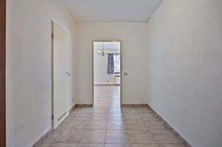 Met 107m² bewoonbare oppervlakte biedt dit appartement een unieke kans om het volledig naar jouw smaak in te richten. Vanuit de nachthal is er...