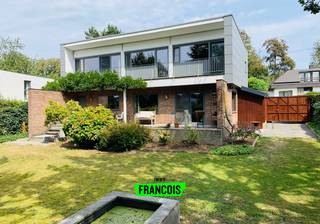 In Alsemberg, op de rand van Sint-Genesius-Rode, bevindt zich deze instapklare villa voor wie houdt van licht, ruimte en wooncomfort. Met...