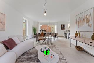 Gelegen nabij het centrum van Meulebeke vinden we dit nieuwbouwproject terug bestaande uit 6 woningen. Gelegen in een doodlopende straat maak dit...