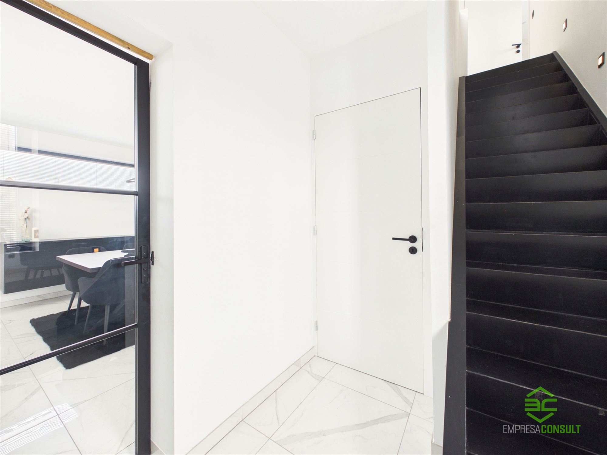 Instapklare gerenoveerde woning met zwembad op 22a 82ca! - foto 4