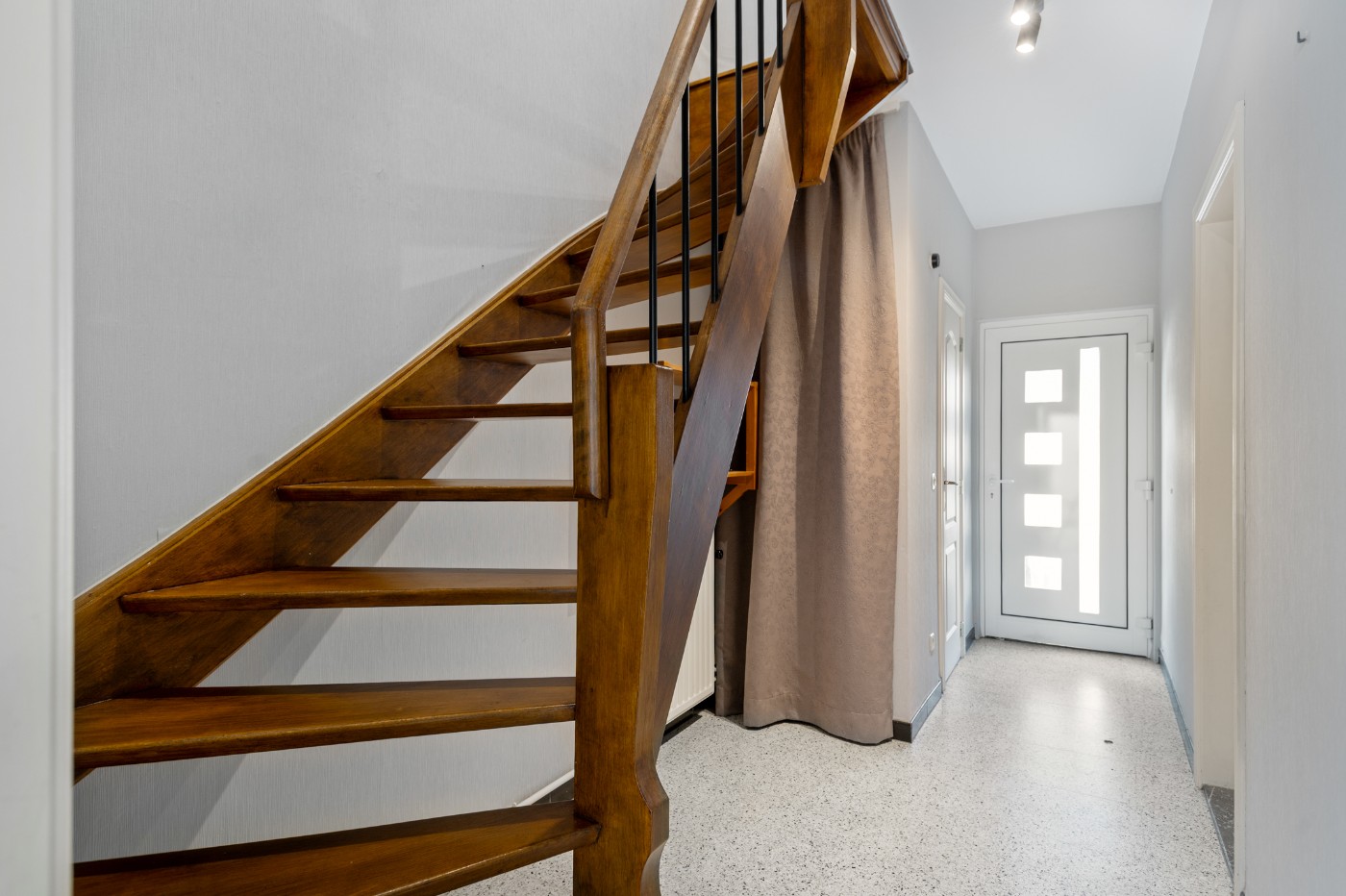 Prima onderhouden woning met 3 à 4 slpk., tuin én garagebox - foto 2