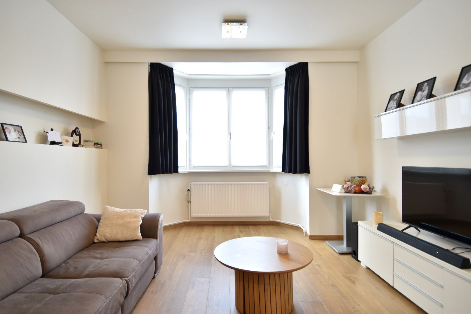 Handelspand op commerciële ligging met bovenliggend 3-slaapkamer appartement te Bissegem - foto 5