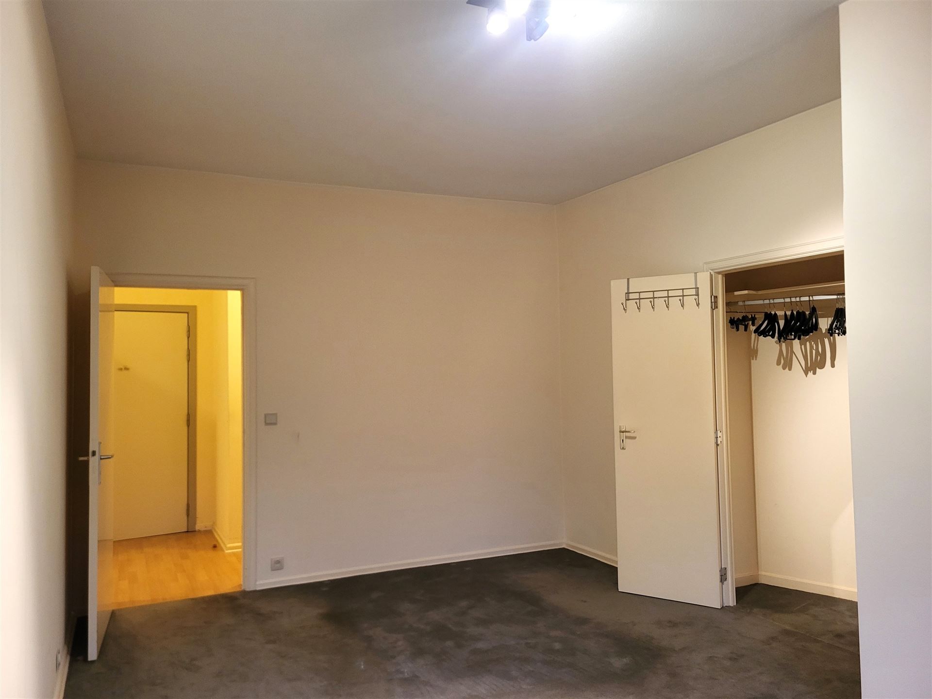 Op te frissen appartement in voormalig seigneurie - foto 4