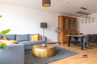<p><span>HOBOKEN | APPARTEMENT PRÊT À HABITER AVEC 2 CHAMBRES, UNE TERRASSE ET UN GARAGE INTÉGRÉ AVEC DEBARAITTOIR, AU PREMIER ÉTAGE D'UN PETIT IMMEUBLE AVEC ASCENSEUR | EPC B |</span></p><p><span>Installation électrique conforme à l'AREI. Six panneaux solaires privés.</span></p><p><span>Agencement comme suit : hall d'entrée avec placard encastré - salon - cuisine équipée - salle de bains avec baignoire, douche et double lavabo - WC séparé - débarras supplémentaire - 2 chambres - terrasse.</span></p><p><span>Garage intégré avec porte de garage automatique - buanderie.</span></p><p><span>Situé dans un cadre verdoyant, à proximité de parcs et d'une réserve naturelle. Également à proximité immédiate des commerces, des écoles et des transports en commun.</span></p><p><span> </span></p>