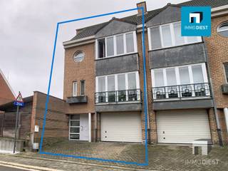 Bel-étagewoning op een uitstekende ligging aan de rand van Diest, kortbij de oprit E314 te Halen.Ideaal voor gezinnen en actieve mensen die het...