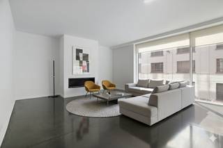 Appartement (133m²) in 'loftstijl' te koop in het hartje van Brussel, naast het kanaal, op wandelafstand van Tour&Taxis/Gare Maritime. Dit appartement bevindt zich op de 1ste verdieping van een kleinschalig appartementsgebouw (bouwjaar 2005). De indeling van het appartement is als volgt: - inkomhal met ingebouwde kasten en veiligheidsdeur- hyper-geïnstalleerde keuken voorzien van al het nodige comfort: oven, microgolfoven, vaatwasmachine, kookvuur, dampkap en geïntegreerde koelkast- lichtrijke woonkamer met betonvloer, gashaard en toegang tot een aangenaam zuid-georiënteerd terras- terras (10m²)- twee slaapkamers (12,7m²) en 16,8m²)- apart toilet- badkamer voorzien van toilet, dubbele wastafel, ligbad en douche- berging met aansluiting voor was -en droogmachineExtra:- grote kelder (6m²) nummer 23 op -2 - staanplaats nummer 25 op -2, verplicht aan te kopen aan 25.000 EUR (niet inbegrepen in de vraagprijs)Vraagprijs: 499.000 + 25.000 EUR (staanplaats)Het appartement beschikt over een geldig EPC-certificaat label E+ waardoor wordt voldaan aan de energetische normen van 2033. Wenst u dit appartement graag te bezichtigen? Doe een aanvraag via onze website www.dewaele.com of contacteer Danielle Kaluza via 0491 27 21 88.