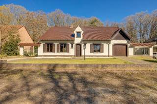 RUIME, STATIGE VILLA MET 330 M2 BEWOONBARE OPPERVLAKTE OP PERCEEL VAN 09A30CA VLAKBIJ HET CENTRUM VAN BERINGEN.Bent u op zoek naar een ruime woning...