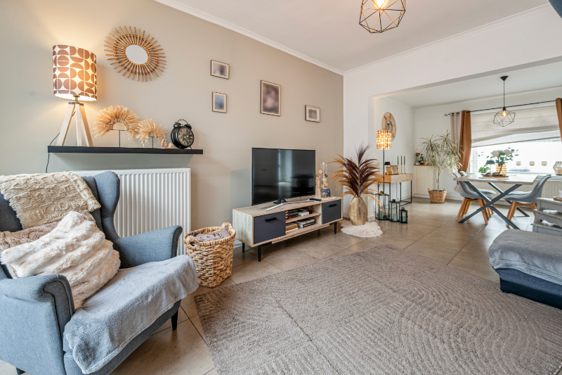 GERENOVEERDE KNAPPE  EIGENDOM MET GROTE GARAGE - foto 4