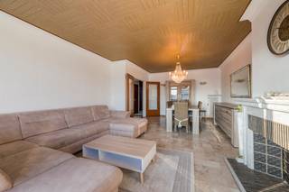 Op de Vijfde verdieping van een verzorgd gebouw vindt u dit appartement dat ruimte, licht en een uitstekende ligging combineert. Bij het binnenkomen...