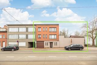 Situé dans le centre de Zwijndrecht. Ce logement est équipé d'un système d'alimentation en eau potable. La maison est équipée de...