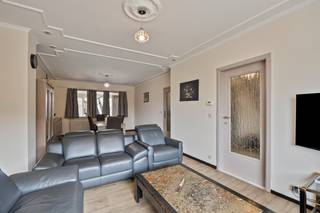 Deze charmante gesloten bebouwing is gelegen in een rustige straat net buiten het centrum van Sint-Truiden, op wandelafstand van winkels, scholen...