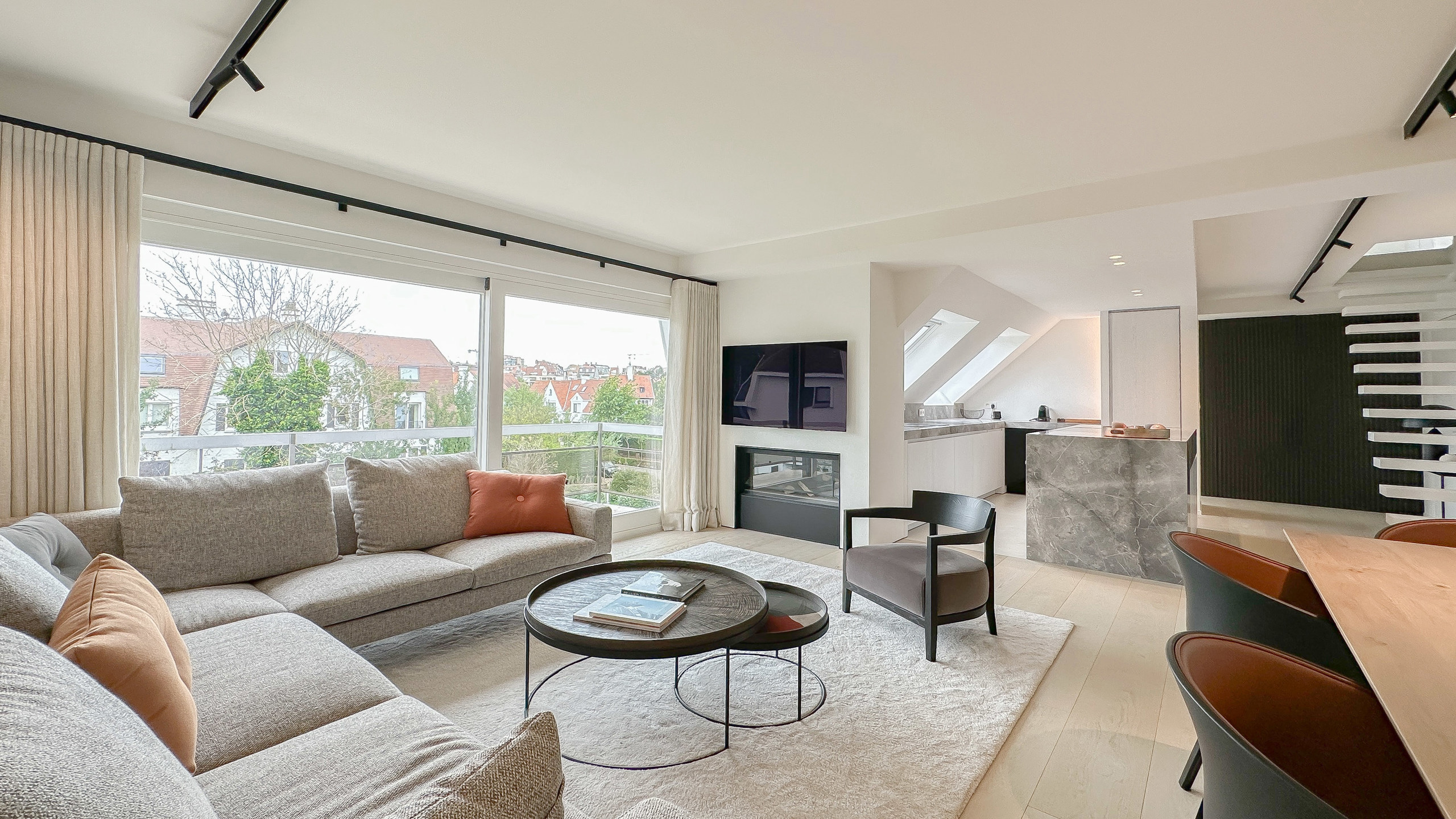 Bijzonder aantrekkelijk DUPLEX-appart., aan het Albertplein. - foto 2