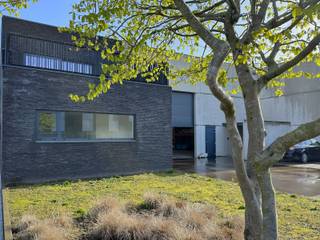 Deze instapklare kantoorruimte is uitstekend gelegen in het bedrijventerrein “De Ring” te Brecht, een zone voor ambachtelijke bedrijven en KMO’s...