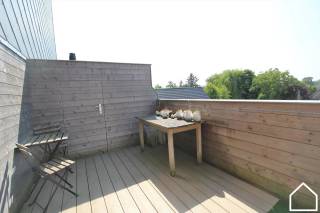 APPARTEMENT MET 1 SLAAPKAMER, ZONGERICHT TERRAS EN AUTOSTANDPLAATS IN IEPERDit appartement bestaat uit een ruime living met een open uitgeruste...