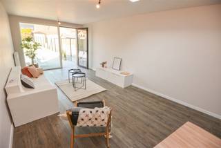 HALF OPEN BEBOUWING. Op een zeer goede ligging, rustige straat en toch nabij centrum en belangrijke invalswegen. Gelijkvloers: technische...